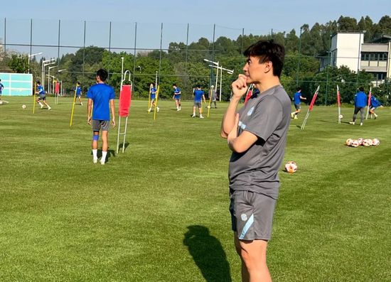 嗯啊h鼓起的裤裆晨勃男男